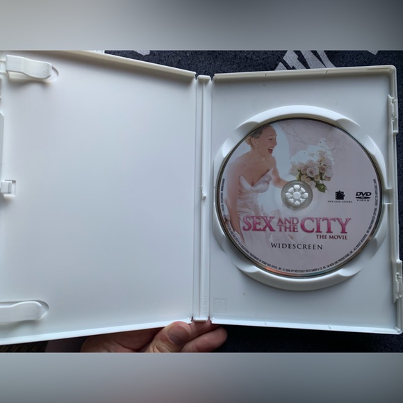 Sex and the City DVD - Picture 3 of 4